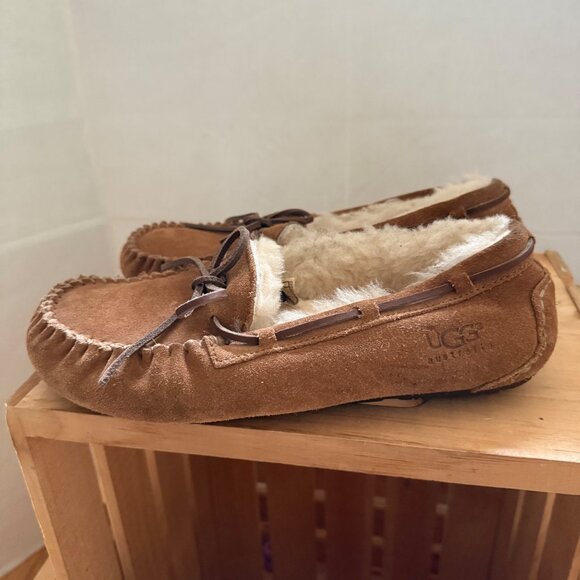 UGG Size 6 Chestnut Brown Suede Dakota Sheepskin Lined Moccasin Slippers Shoes - Picture 8 of 16